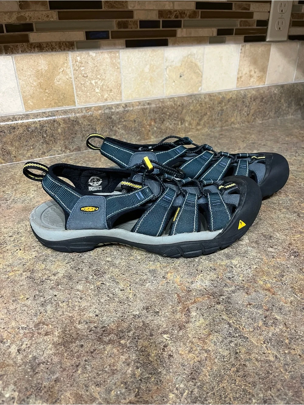 KEEN Newport H2 Sandals Navy Grey Closed Toe Water Hiking Men’s Sz 10 Vacation